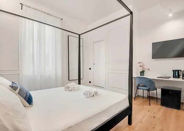 Nelli - Via Xxiv Maggio 4* La Spezia