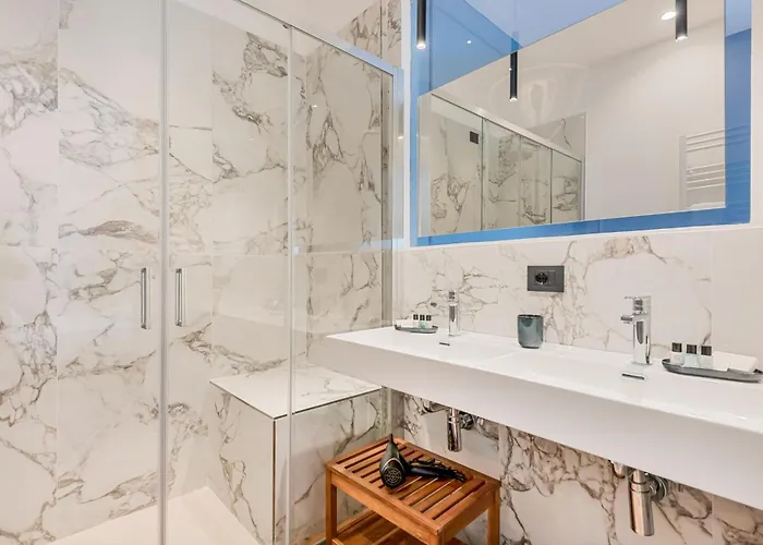 Nelli - Via Xxiv Maggio 4* La Spezia